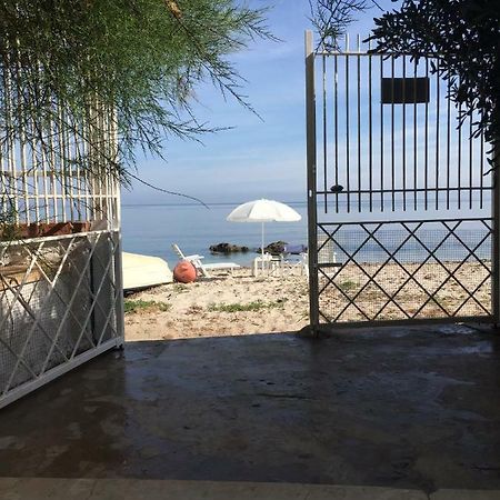 カリーニ A Casa Di Giuseppe 2 Bed & Breakfast エクステリア 写真